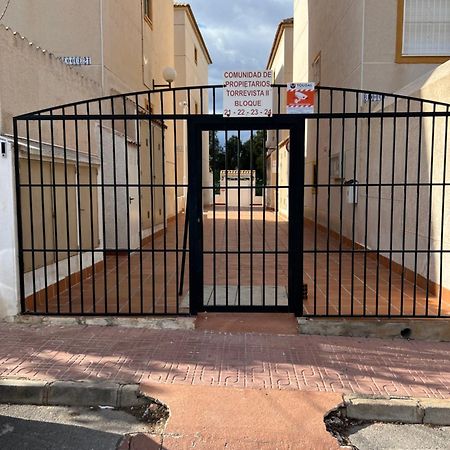 Apartamento Bajo Con Terraza Y Piscina Torrevieja Esterno foto