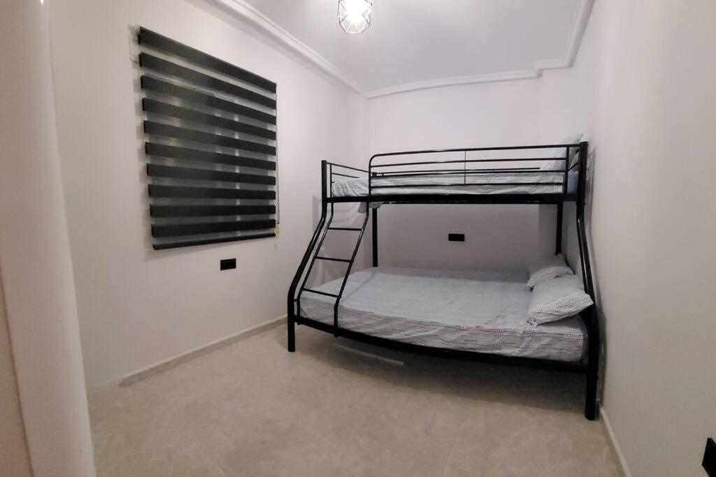 Apartamento Bajo Con Terraza Y Piscina Torrevieja Esterno foto