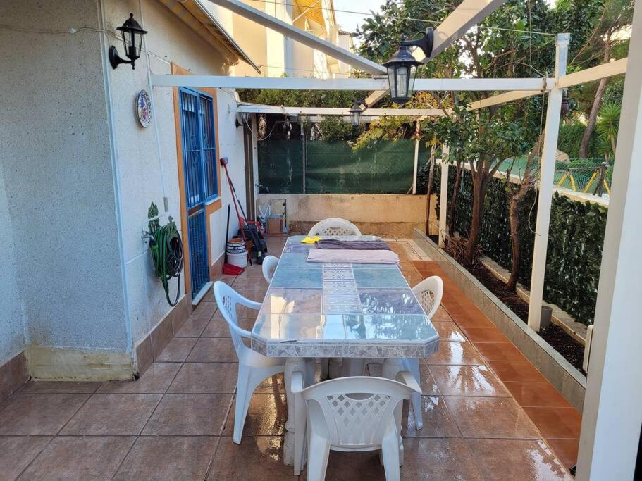 Apartamento Bajo Con Terraza Y Piscina Torrevieja Esterno foto