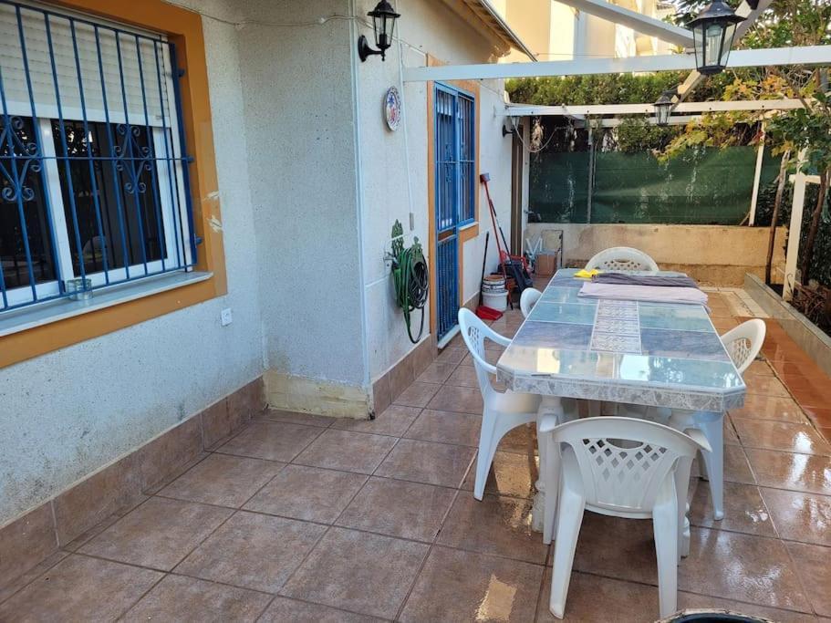 Apartamento Bajo Con Terraza Y Piscina Torrevieja Esterno foto