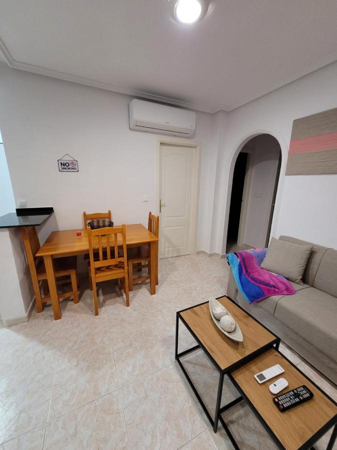 Apartamento Bajo Con Terraza Y Piscina Torrevieja Esterno foto
