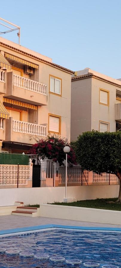 Apartamento Bajo Con Terraza Y Piscina Torrevieja Esterno foto