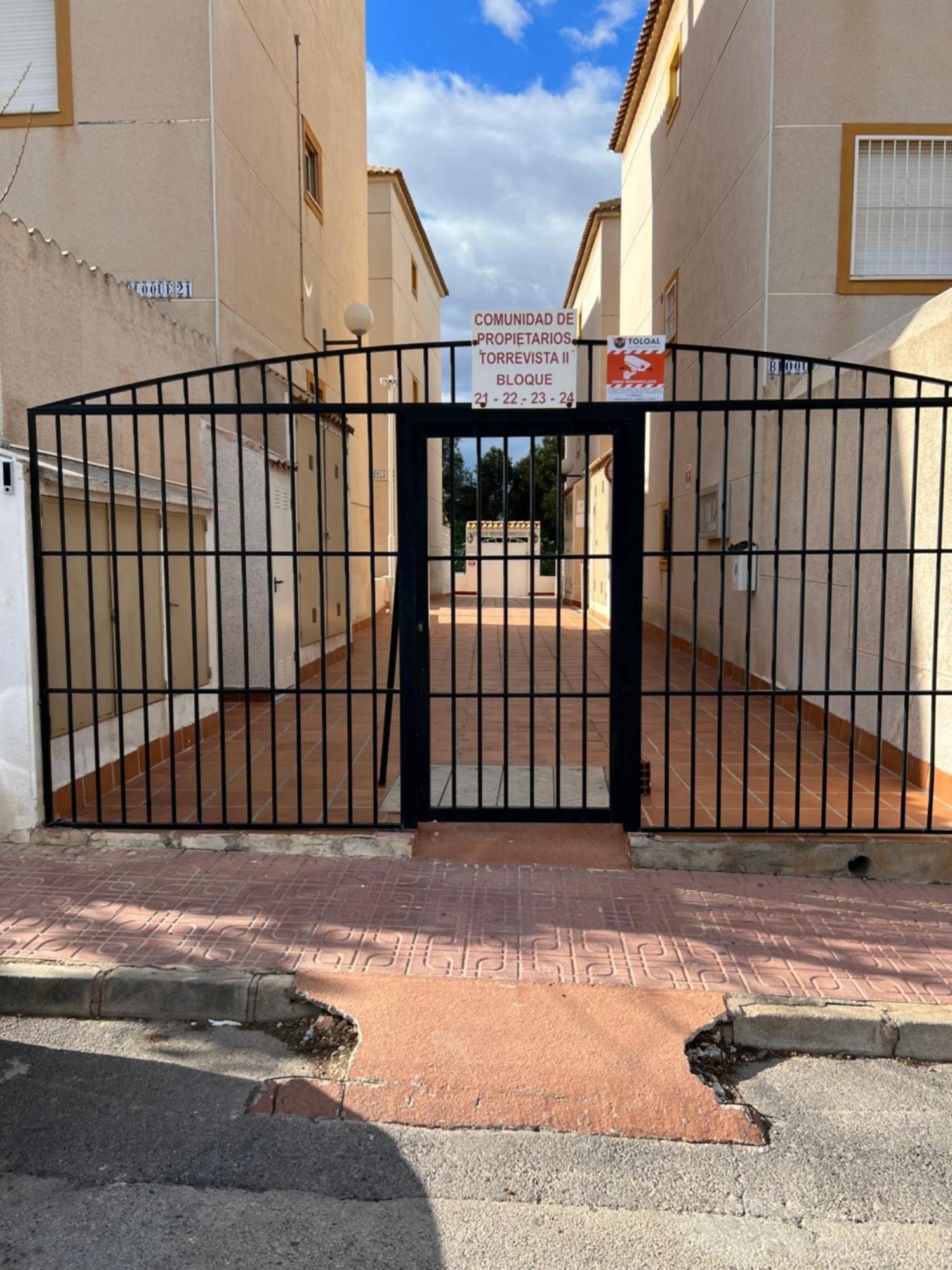 Apartamento Bajo Con Terraza Y Piscina Torrevieja Esterno foto